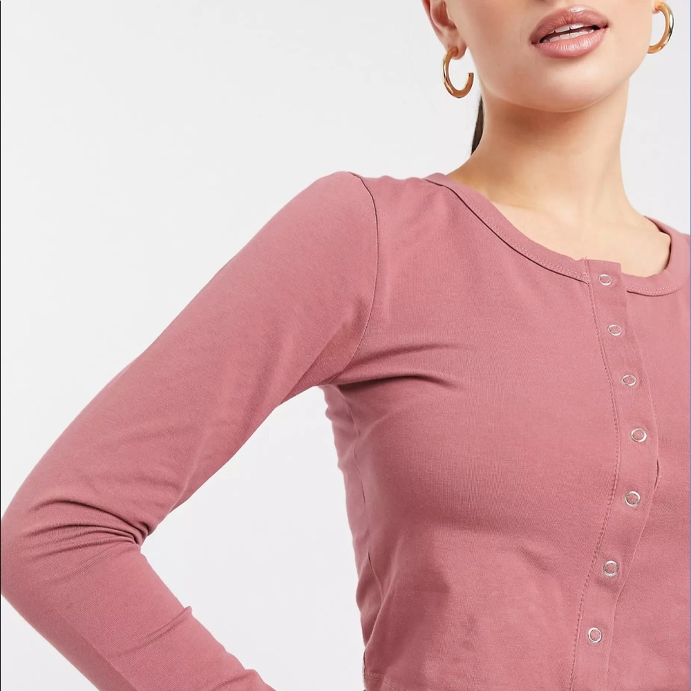 ASOS DESIGN Fitted Cardi with Snaps in Dusky Pink - Picture 2 of 4